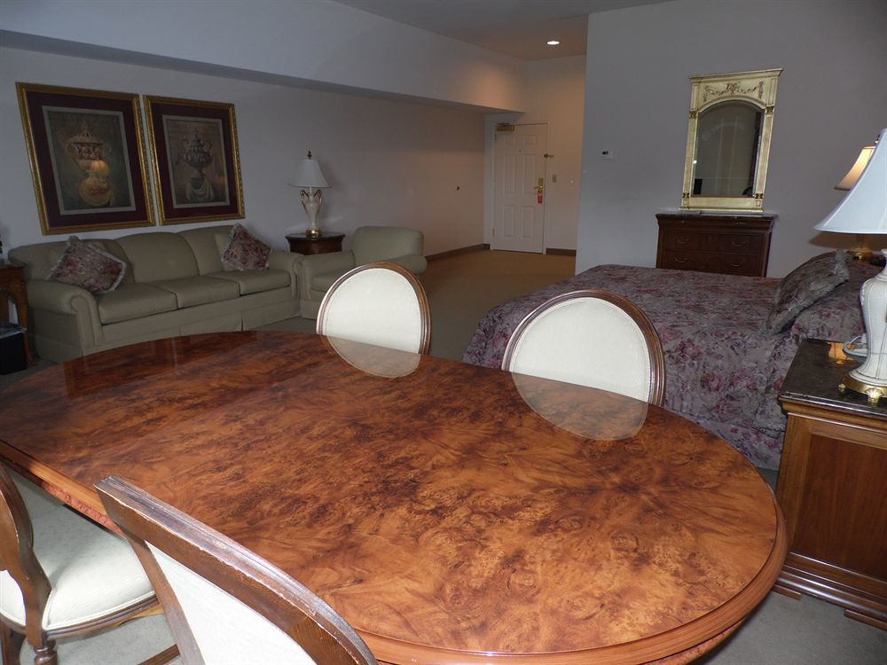 Regalia Hotel & Conference Center Village of Four Seasons Luaran gambar